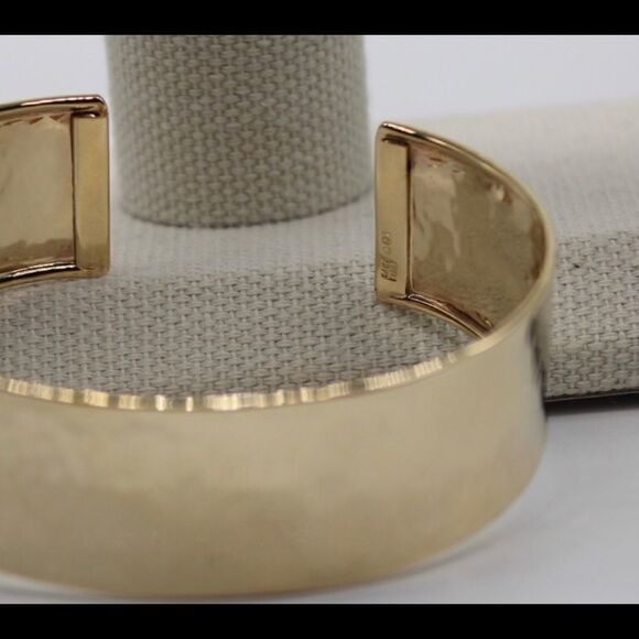 14k 19mm Hammered Polished Cuff Bangle - Picture 10 of 13